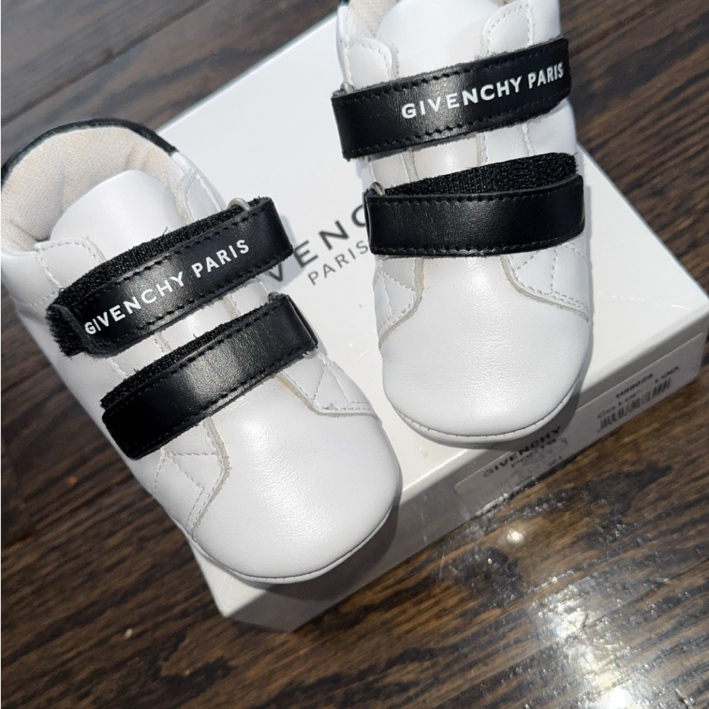 Givenchy Baby Shoes in White and Black